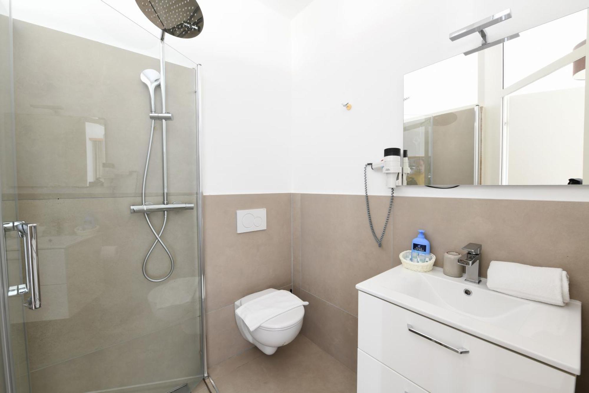 7Rooms - Self Check-In 24H Free Parking Losone Luaran gambar