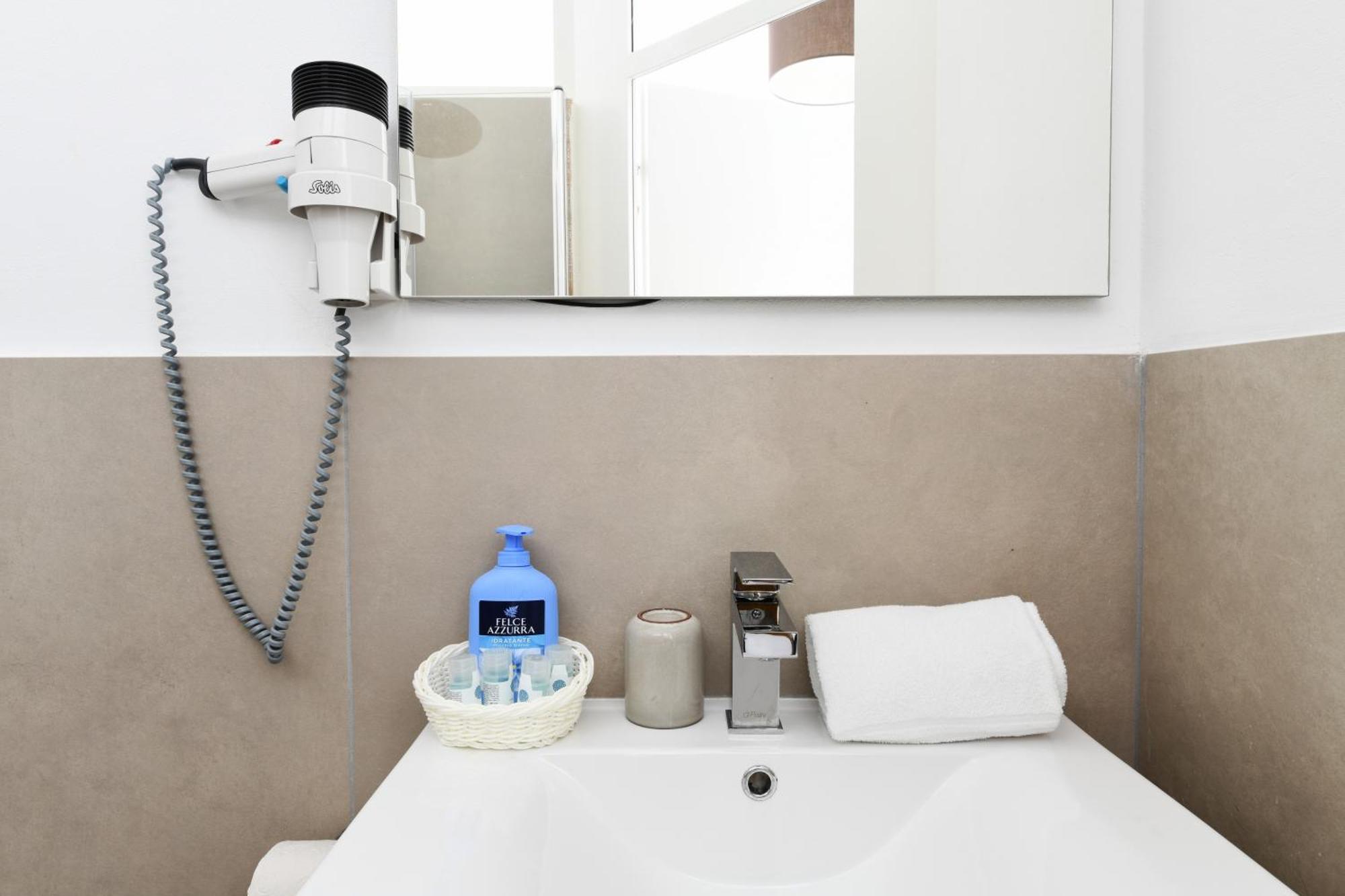 7Rooms - Self Check-In 24H Free Parking Losone Luaran gambar